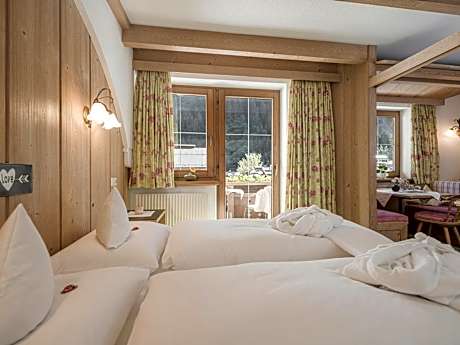 One-Bedroom Apartment with Balcony