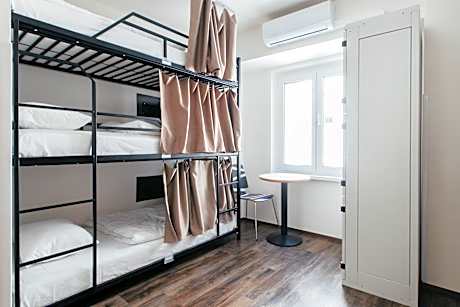 Bed in 6-Bed Mixed Dormitory Room