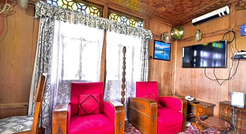 Houseboat Zaindari Palace