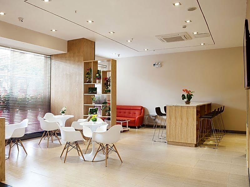IU Hotel Guangzhou Sports Center Stadium Linhe West Metro Station – Guangzhou (Canton), IA