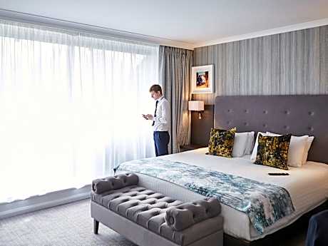 Junior suite, private patio or balcony - 1 king bed