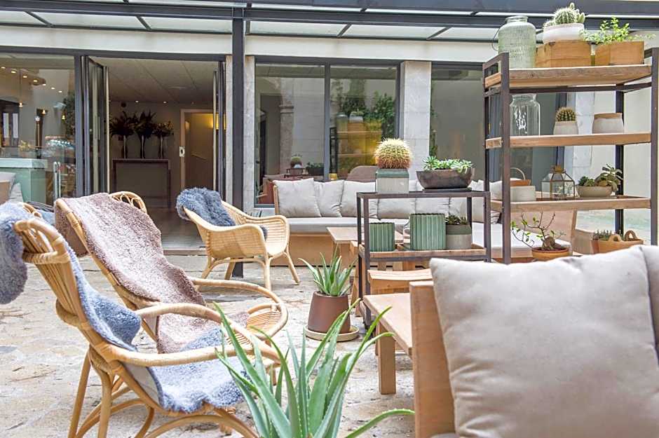 Petit Palace Hotel Tres