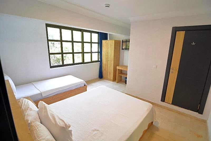 Ados Hotel