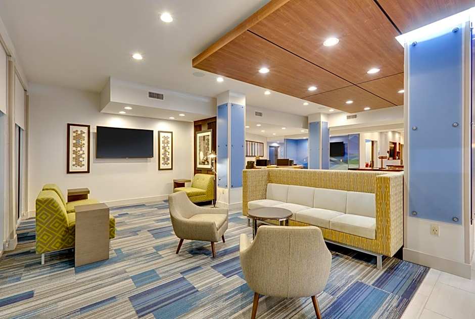 Holiday Inn Express & Suites Dallas NW - Farmers Branch By IHG