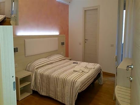 Comfort Double Room with Shower