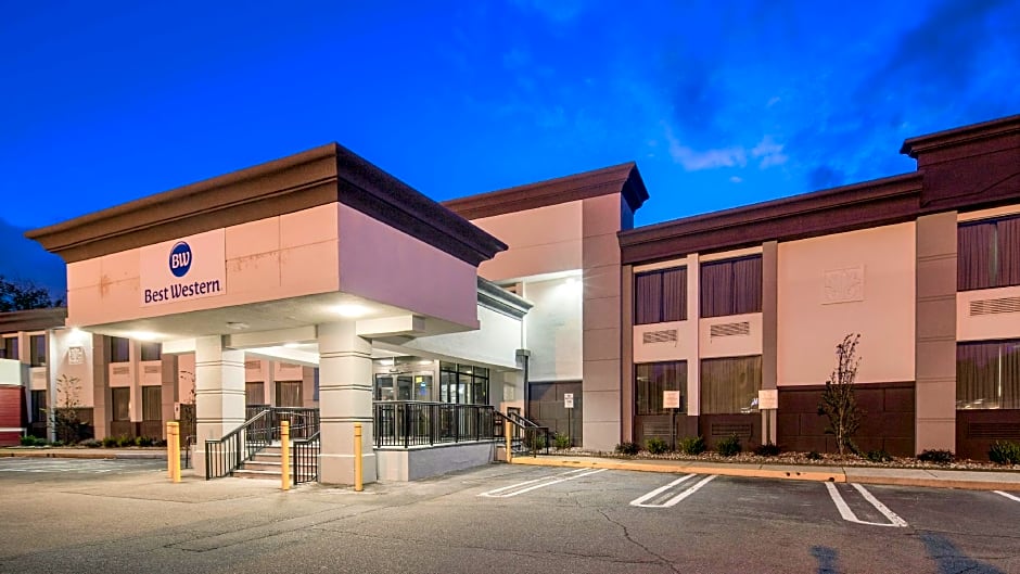 Best Western Paramus Hotel & Suites