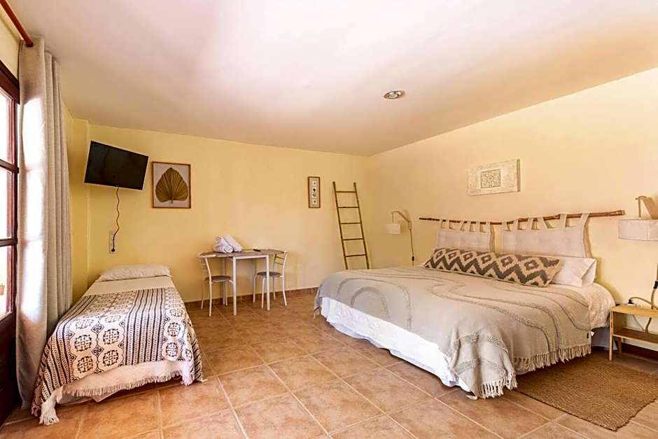 AldeaMia, Forest, mountain view, beach at 8 min