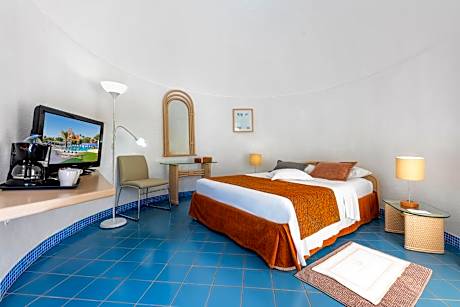 Senior Suite with Garden View (2 Adults + 2 Children)