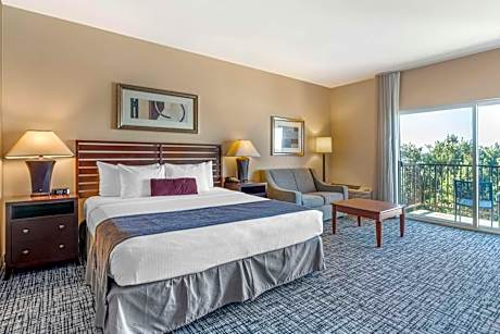 King Room with Balcony - Water View