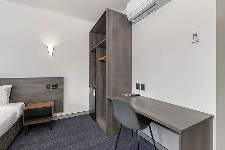 Thornton Executive Hotel