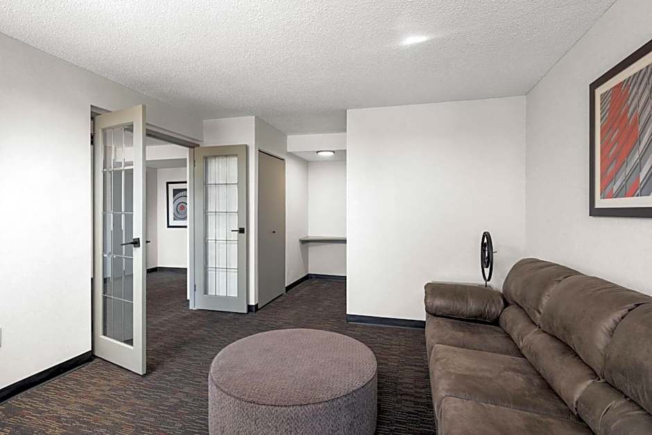 Ramada Plaza by Wyndham Regina Downtown