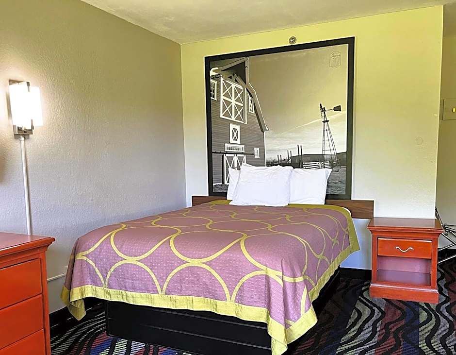 Super 8 by Wyndham Vincennes