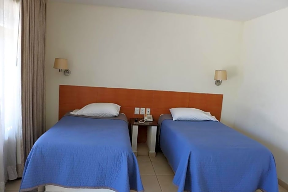 Cypres Hotel & Suites