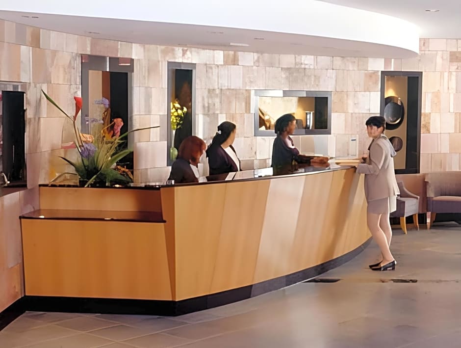 Radisson Hotel Milwaukee West – Wauwatosa, WI
