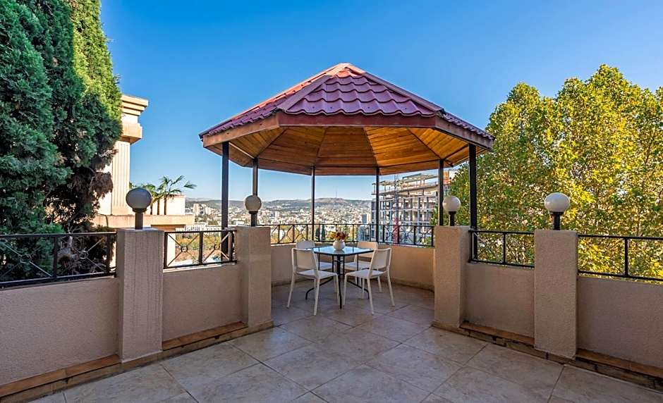Iliani Hotel
