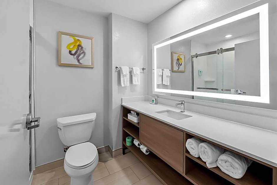 Comfort Inn & Suites Plainville-Foxboro