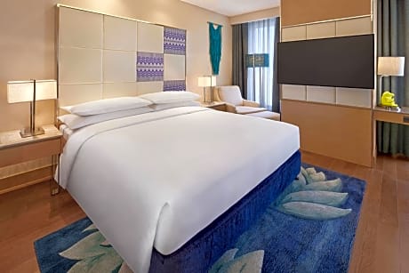 Deluxe King, Guest Room, 1 King – Stay Longer and Save Package with Round Trip Airport Transfer, Daily 2 Pieces of Laundry, 20% discount on food and soft beverage at Bahar and GBC, 20% discount on Spa and Early Check In at 10 am & Late Check Out at 4 pm