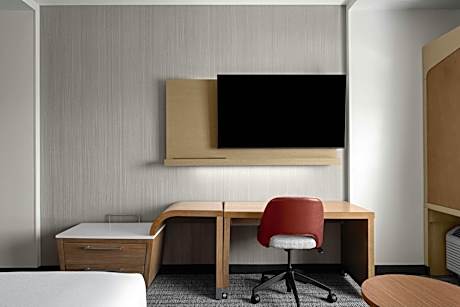 One-Bedroom Queen Suite with Two Queen Beds, Bathtub and Sofa Bed - Mobility Access