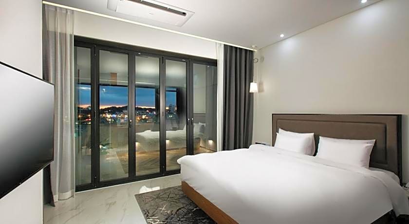 N Bridge Hotel