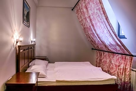 FAMILY STANDARD ROOM