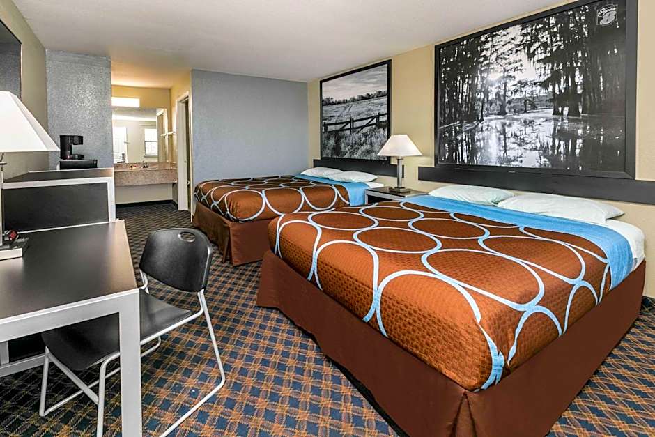 Super 8 by Wyndham Arlington Near AT&T Stadium
