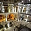 Risus Cave Hotel