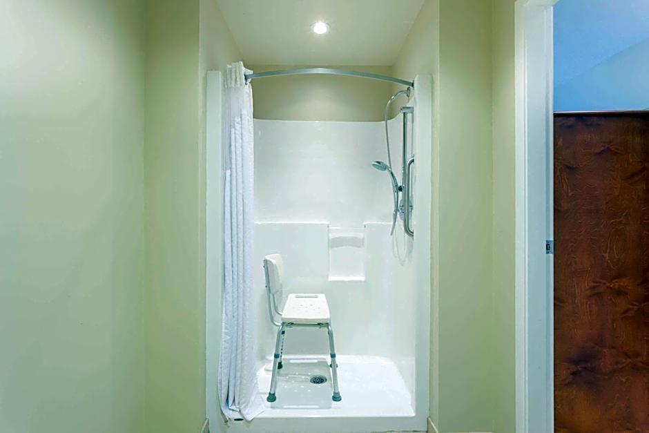 Super 8 by Wyndham Abbotsford BC