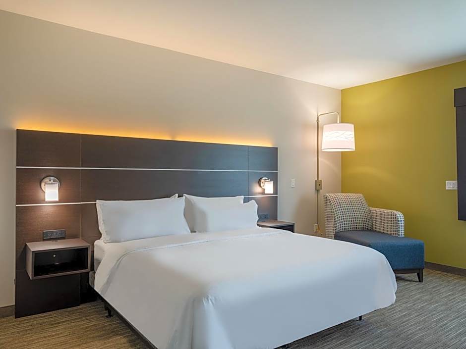 Holiday Inn Express & Suites Watertown By IHG