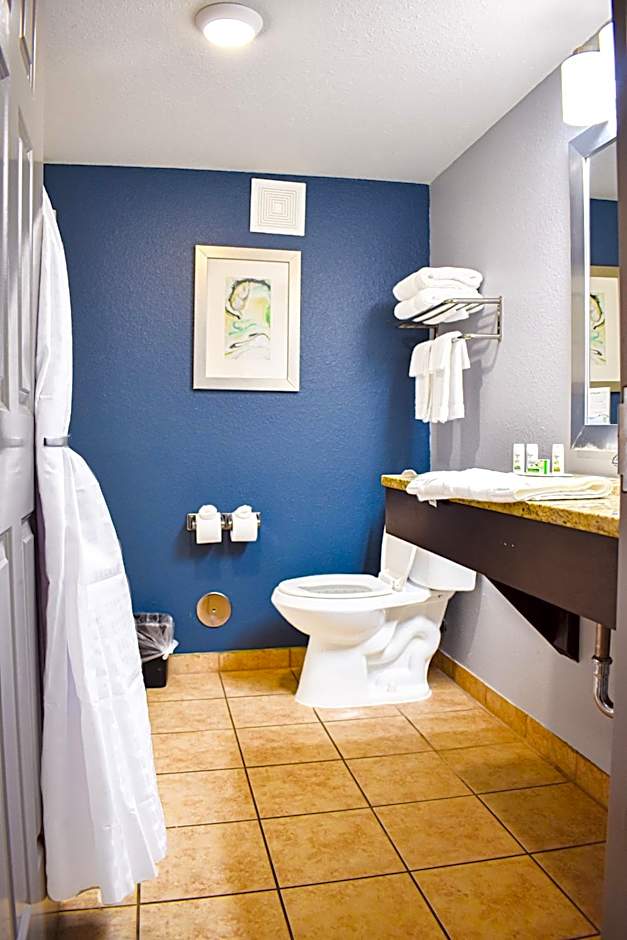 Baymont by Wyndham Midland Center