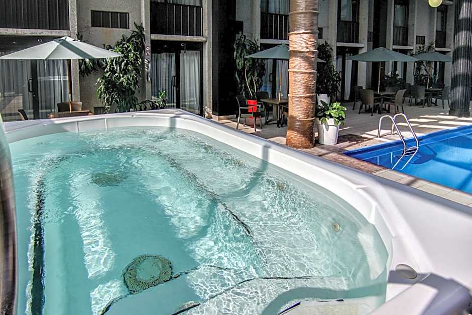 Centre De Congres Et Hotel La Sagueneenne