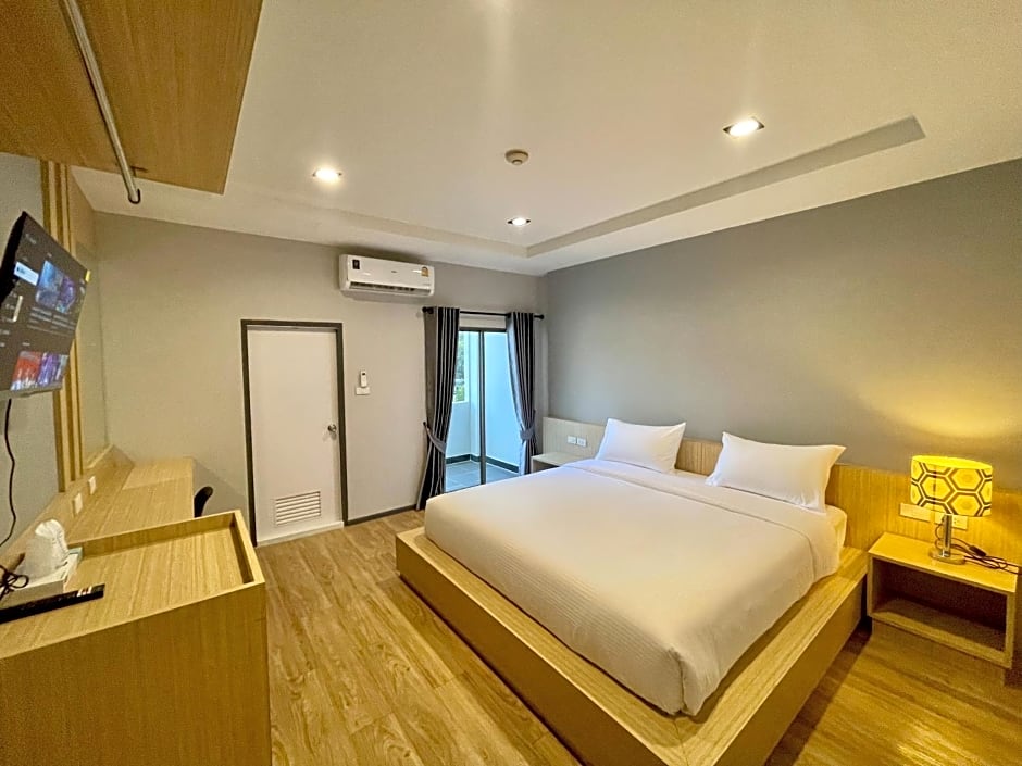 Klaang Muang Hotel (โรงแรมกลางเมือง)