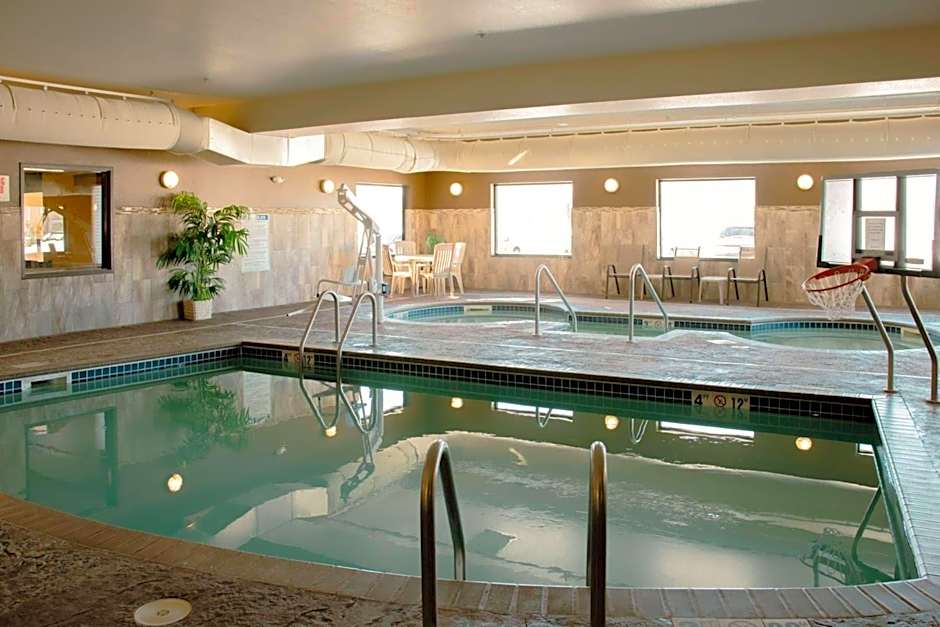 Comfort Inn & Suites Grand Forks near Alerus Center