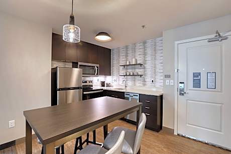 2 Bedroom Suite, Bedroom 1: 1 King, Bedroom 2: Queen, Sofa Bed