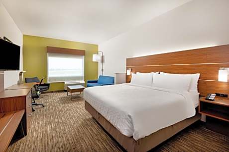 Suite - Hearing Accessible - Non-Smoking