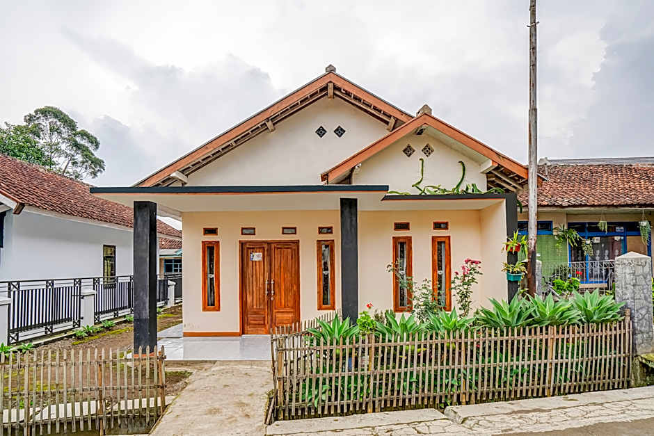 OYO 90997 Eco DesaCibodasBabakanGentong2Syariah