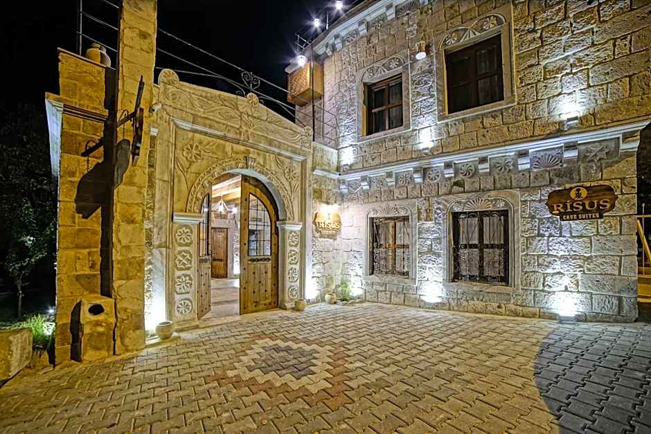 Risus Cave Suites