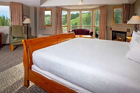 1 King Bed, Suite, Nonsmoking