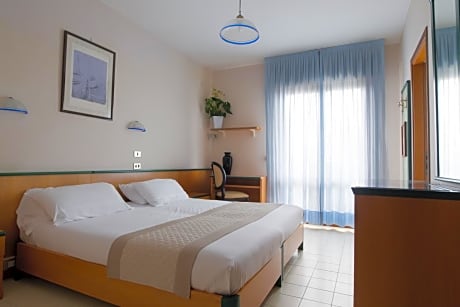 Triple Room with Beach Access