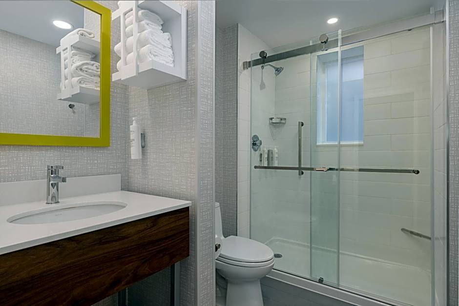 Hampton Inn & Suites by Hilton Toronto Downtown