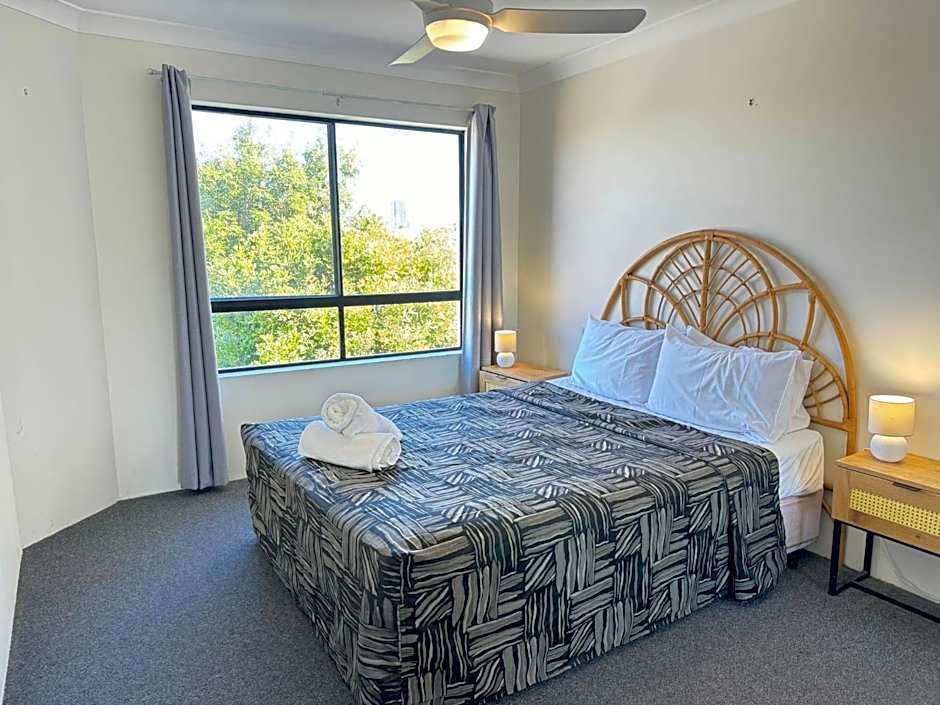 Chevron Palms by Gold Coast Premium