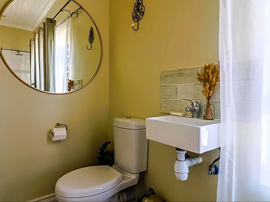 Hermanus Cliff Path Lodge - No Load-shedding