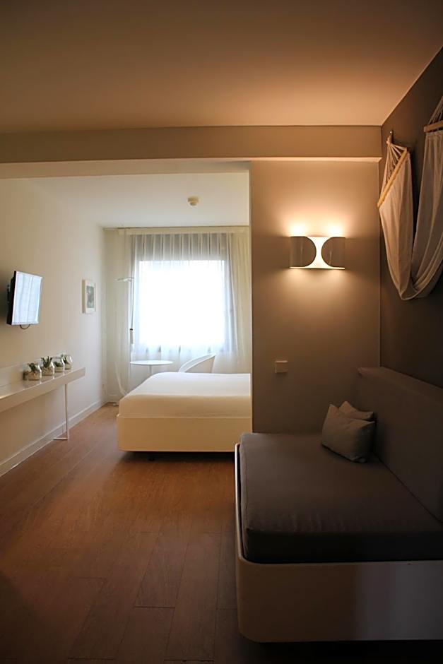 Pol & Grace Hotel