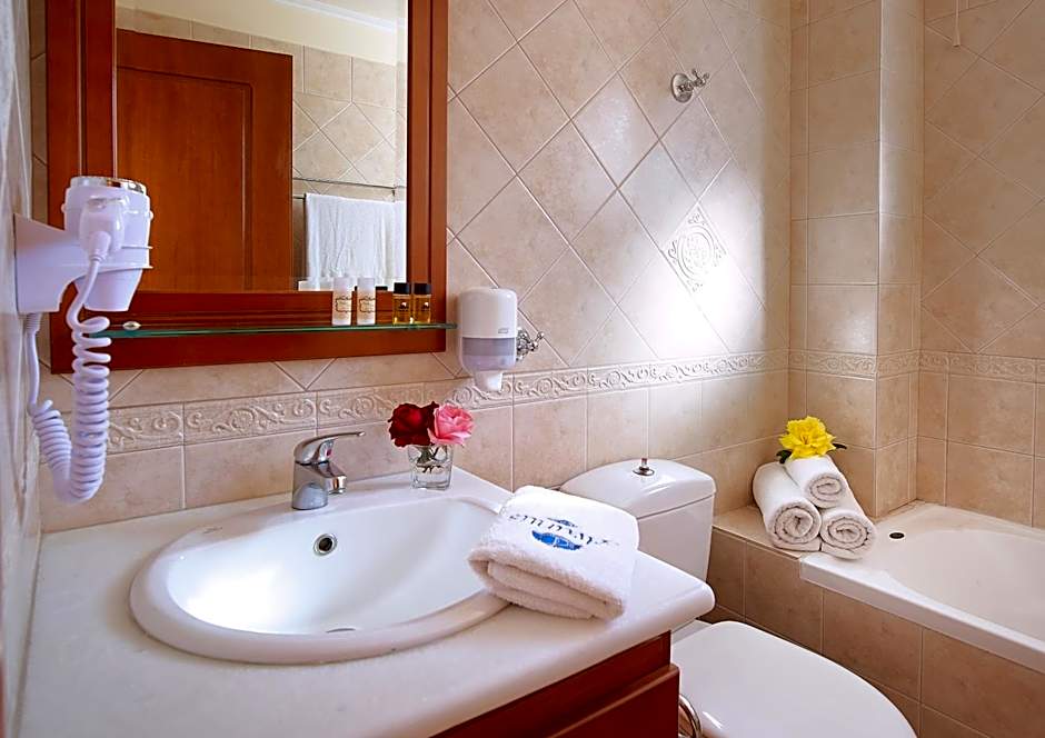Avantis Suites Hotel