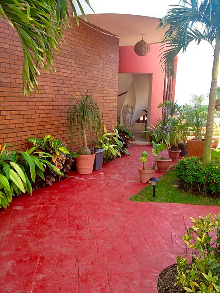Hotel y Suites Los Encantos