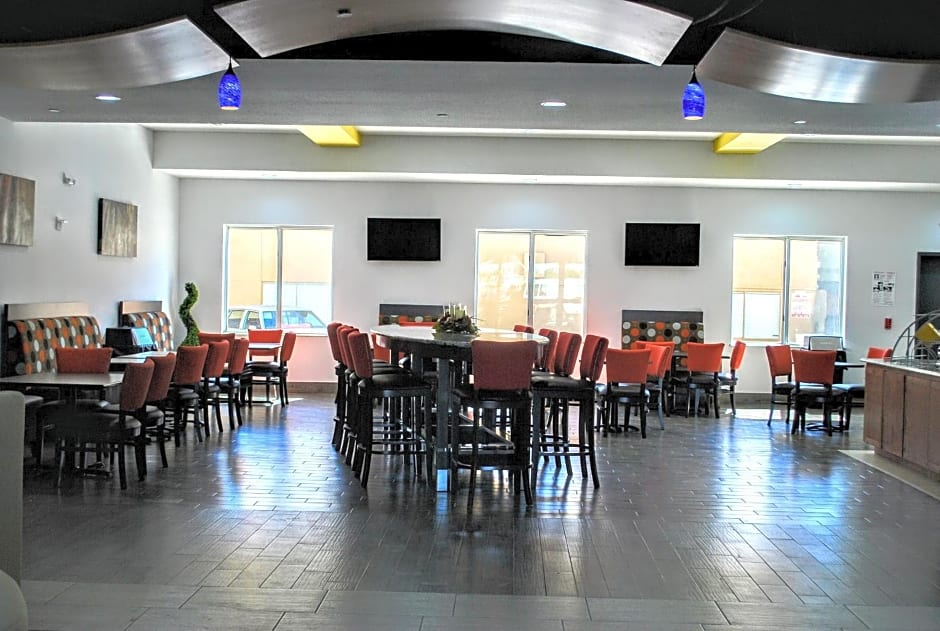 Days Inn & Suites by Wyndham Lubbock Medical Center