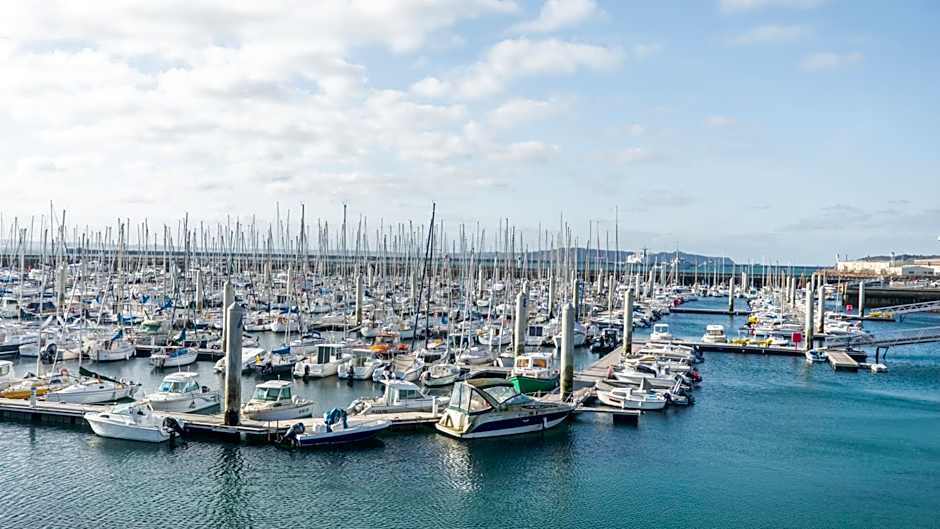 Le Barracuda & Spa, Centre Port, pieds dans l'eau, vue mer