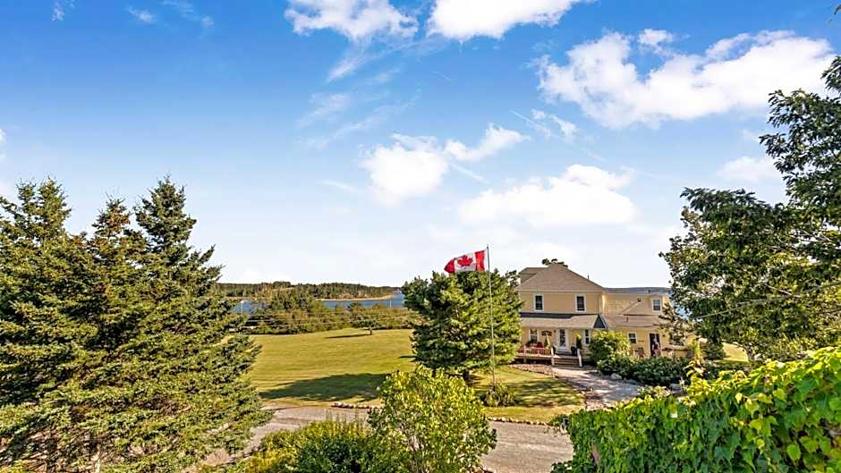 Bayview Pines Country Inn B&B