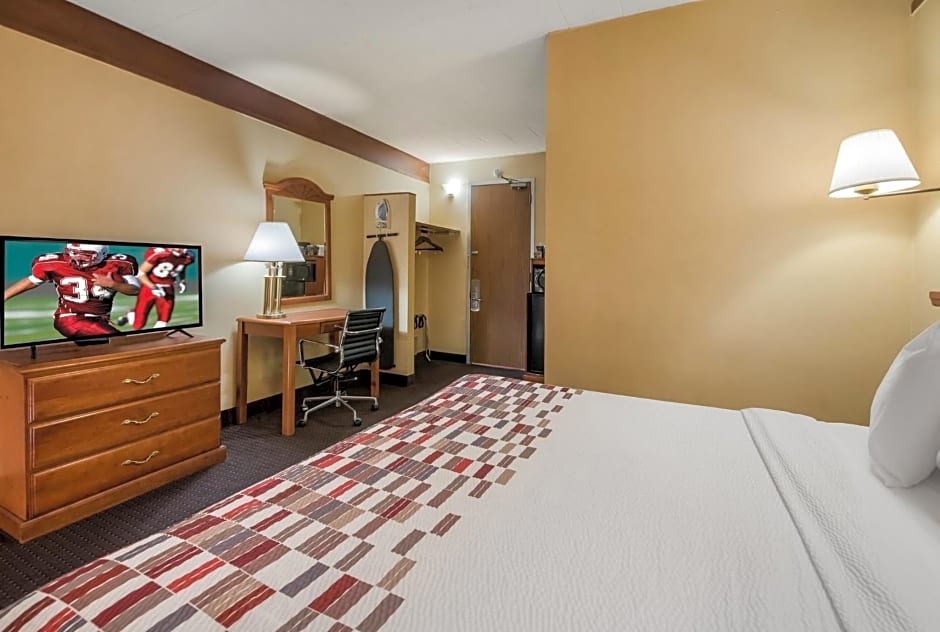Red Roof Inn And Suites Newark - University