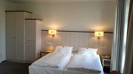 Double Room for Single Use