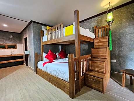 Deluxe Family Room